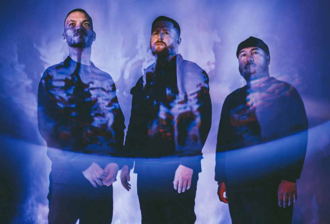 Urne Premiere "Breathe" Music Video