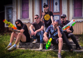 Besvärjelsen Premiere "Accelerating Hearts" Video